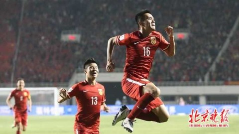 世预赛国足主场0-3韩国，孙兴慜两射一传终结晋级悬念