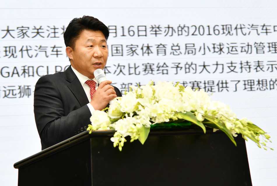 中高协副主席潘仲光与小球中心奥运保障部部长庞政亲切交流，他们是中国高尔夫发展蓝图的重要绘制者。